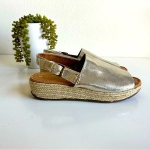 Naturalizer N5 Comfort espadrille sandal metallic gold upper, peep toe size 10